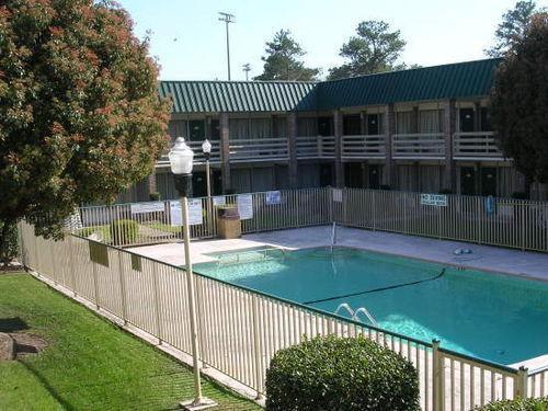Motel 6 Columbia - University Of South Carolina מראה חיצוני תמונה